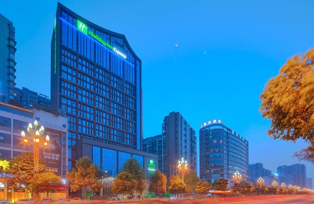 Holiday Inn Express Leshan City Square by IHG