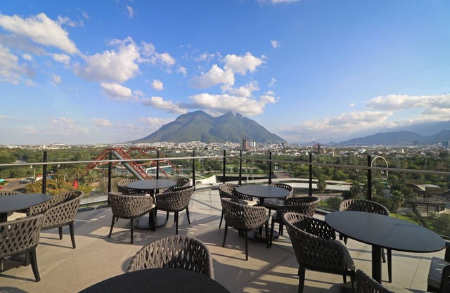 Holiday Inn Express Monterrey Fundidora by IHG