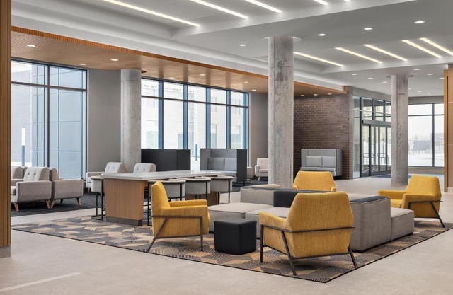 Holiday Inn Express Montreal Airport - St-Laurent by IHG