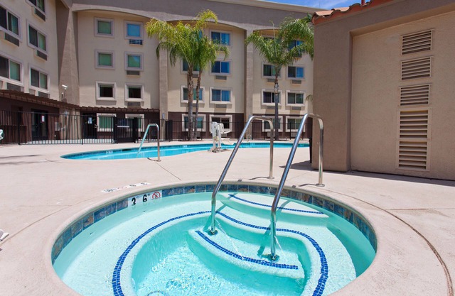 Holiday Inn Express San Bernardino - Colton