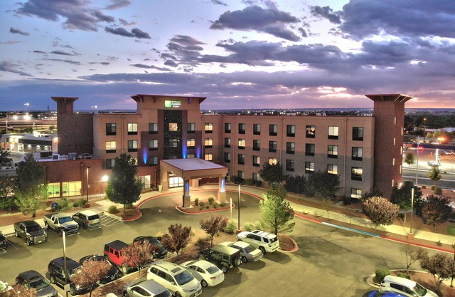 Holiday Inn Express & Suites Albuquerque Historic Old Town by IHG
