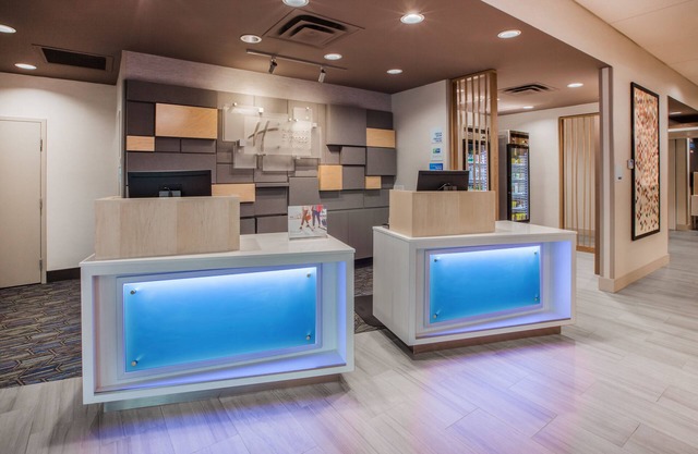Holiday Inn Express & Suites Kingfisher by IHG