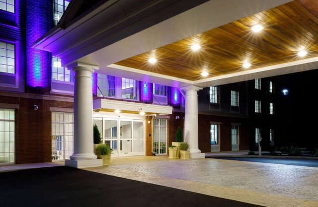 Holiday Inn Express & Suites Sturbridge by IHG