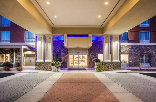 Holiday Inn Express & Suites Lexington Park-California by IHG