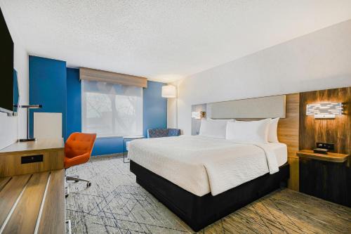 Holiday Inn Express & Suites Buffalo Airport by IHG