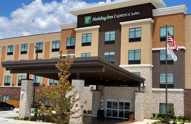 Holiday Inn Express & Suites - Ft. Smith - Airport by IHG