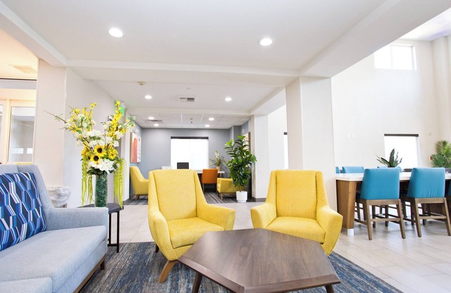 Holiday Inn Express & Suites Sacramento NE Cal Expo by IHG