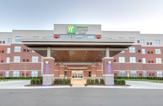 Holiday Inn Express & Suites Plymouth - Ann Arbor Area by IHG
