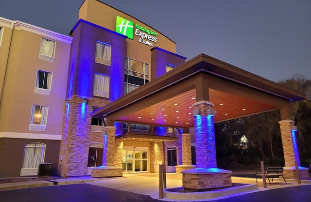 Holiday Inn Express & Suites Starkville by IHG