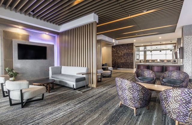 Holiday Inn Express & Suites Toronto Airport South by IHG