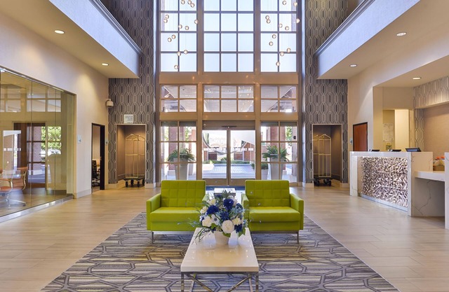 Holiday Inn Express & Suites Elk Grove Central - Hwy 99 by IHG