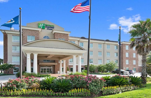 Holiday Inn Express & Suites Gonzales by IHG