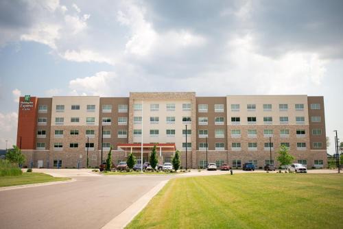 Holiday Inn Express & Suites Onalaska - La Crosse Area by IHG