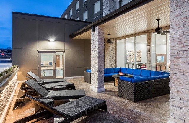 Holiday Inn Express & Suites West Plains Southwest by IHG