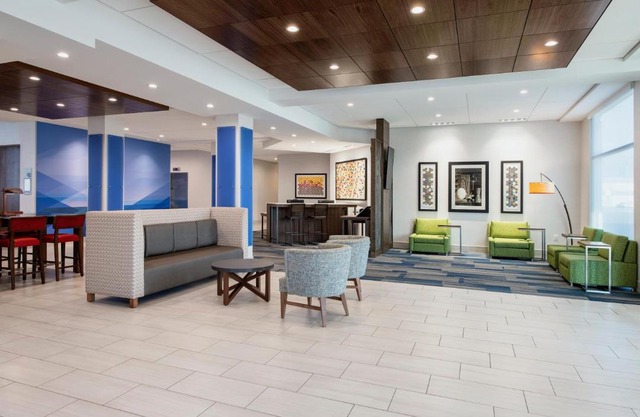 Holiday Inn Express & Suites Kelowna - East by IHG