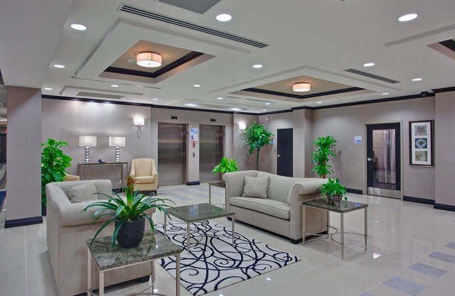 Holiday Inn Express & Suites Ottawa West - Nepean by IHG