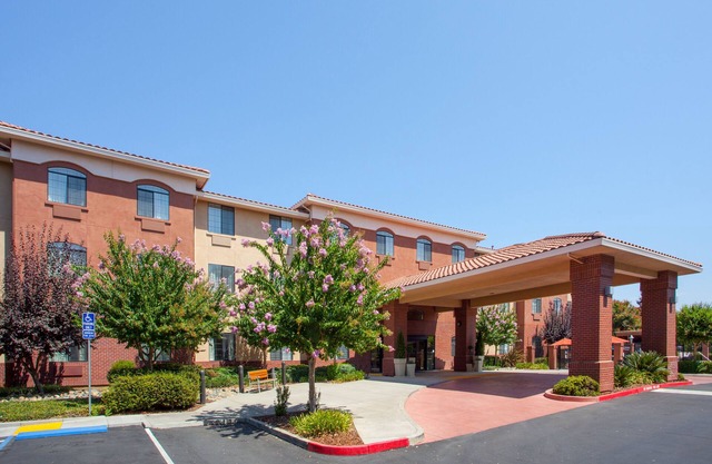 Holiday Inn Express & Suites Davis - University Area by IHG