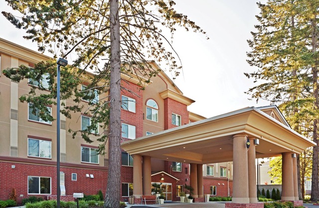 Holiday Inn Express & Suites Lacey – Olympia by IHG