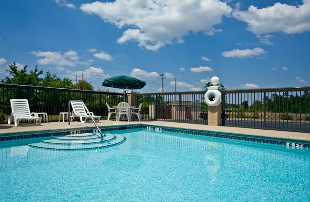 Holiday Inn Express Hotel & Suites Milton East I-10 by IHG