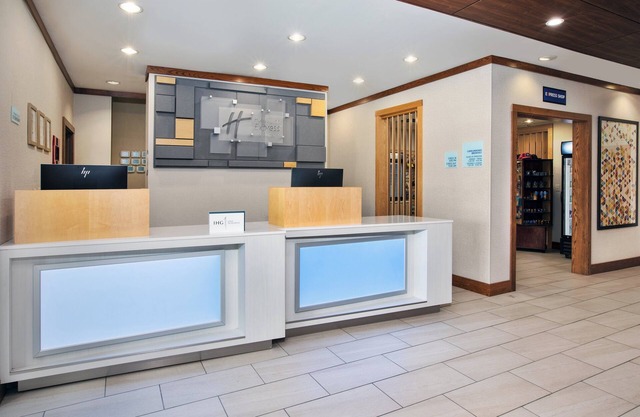 Holiday Inn Express & Suites Buffalo by IHG