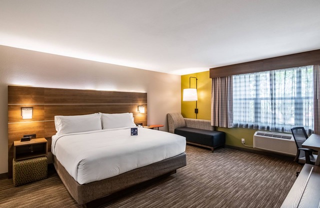 Holiday Inn Express & Suites Camarillo by IHG
