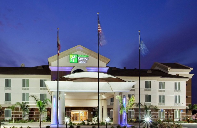 Holiday Inn Express & Suites Dinuba West by IHG