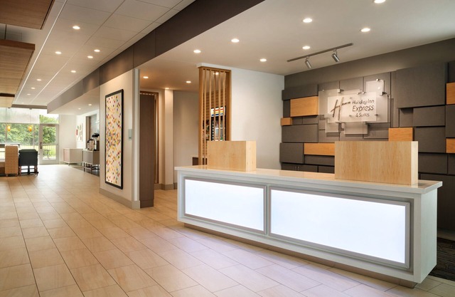 Holiday Inn Express & Suites Heath - Newark by IHG