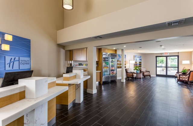 Holiday Inn Express & Suites La Jolla – Windansea Beach by IHG