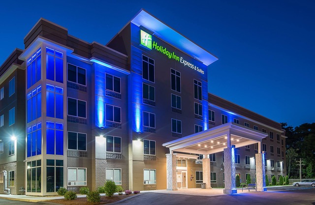 Holiday Inn Express & Suites Norwood-Boston Area by IHG