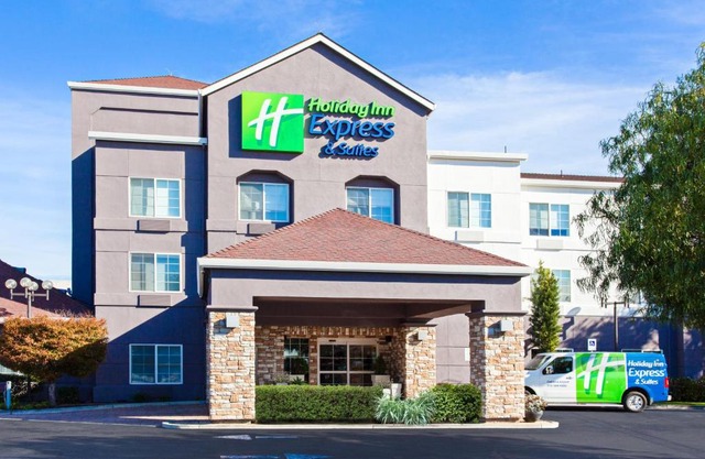 Holiday Inn Express & Suites Oakland - Airport by IHG