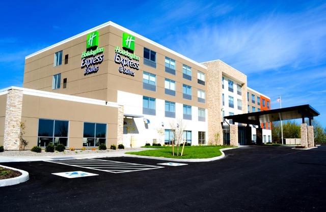 Holiday Inn Express & Suites Oswego by IHG