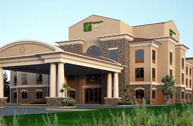 Holiday Inn Express & Suites - Redding by IHG