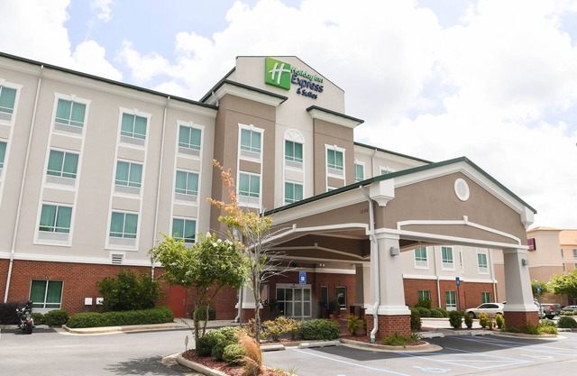 Holiday Inn Express & Suites Valdosta West - Mall Area by IHG