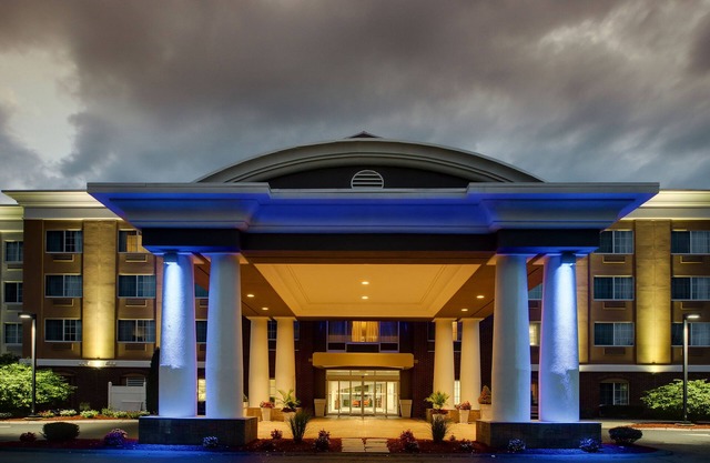 Holiday Inn Express Hotel & Suites Middleboro Raynham by IHG