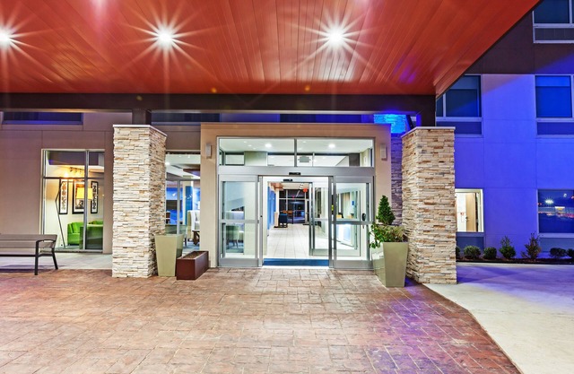 Holiday Inn Express & Suites Tulsa West - Sand Springs by IHG