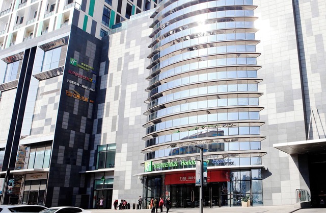 Holiday Inn Express Yingkou Onelong Plaza by IHG