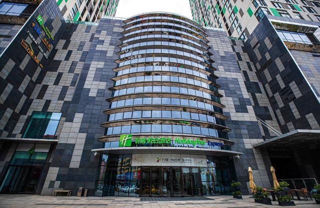 Holiday Inn Express Yingkou Onelong Plaza by IHG
