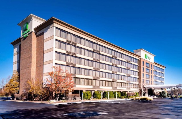 Holiday Inn Hotel & Suites Warren by IHG