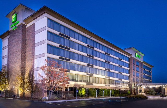 Holiday Inn Hotel & Suites Warren by IHG