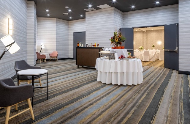 Holiday Inn Long Island-Islip Arpt East by IHG