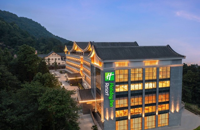 Holiday Inn Resort Mengding Mountain by IHG