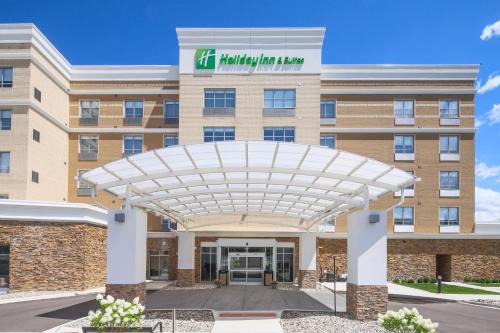 Holiday Inn & Suites Detroit - Troy by IHG