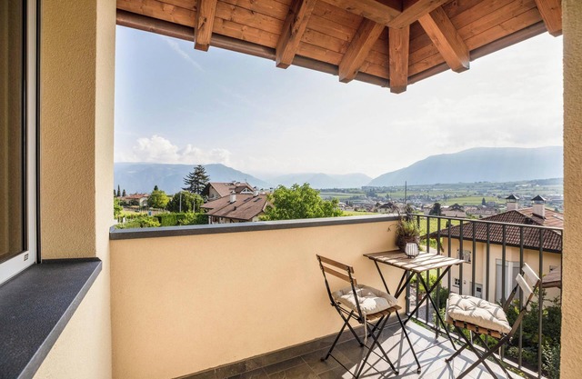 Ferienwohnung 'Meine Bleibe - Olive' mit Bergblick, Garten & WLAN