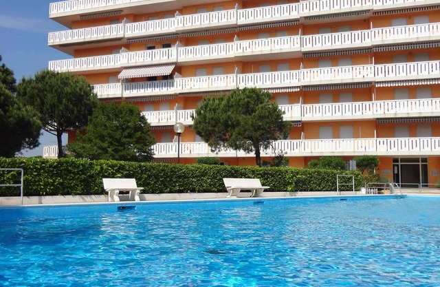 Ferienwohnung mit Pool und Blick auf den Strand