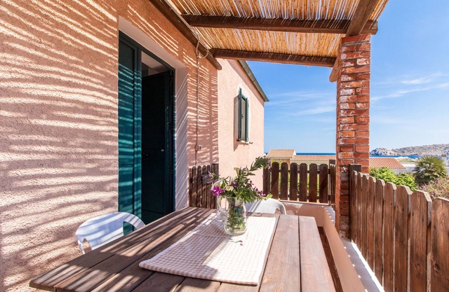 Ferienwohnung 'Elisa Vista Mare' in Strandnähe mit Meerblick, privater Terrasse & WLAN