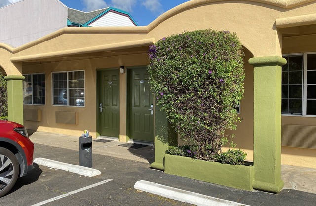 Holiday Motel