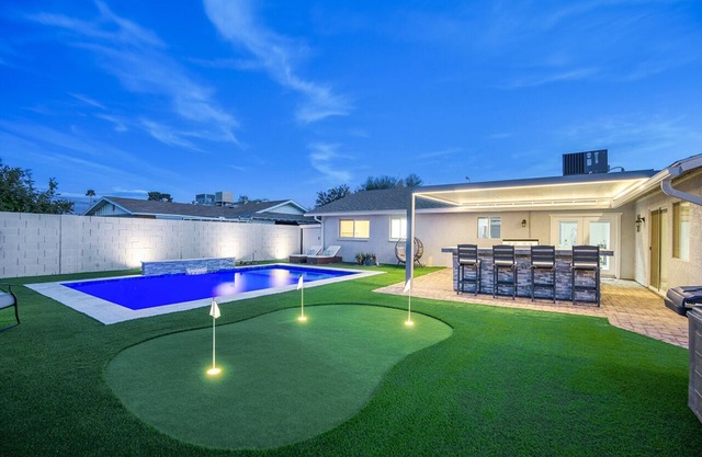 Holiday Oasis New Pool Hot Tub Putting Green