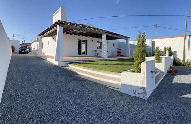 Ferienhaus 'Casa Das Chaminés' mit privater Terrasse, privatem Garten und Wi-Fi