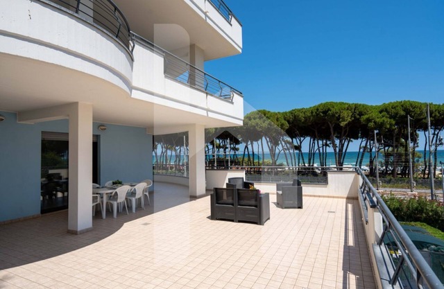 Holiday Rendez Vous 20 - First floor apartment with terrace facing the sea