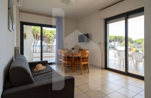 Holiday Rendez Vous 31 - Second floor apartment with terrace facing the sea